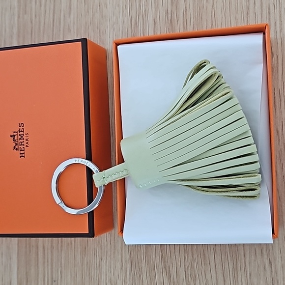 HERMES Carmen Leather Tassel Keyring in Juane Bourgeon